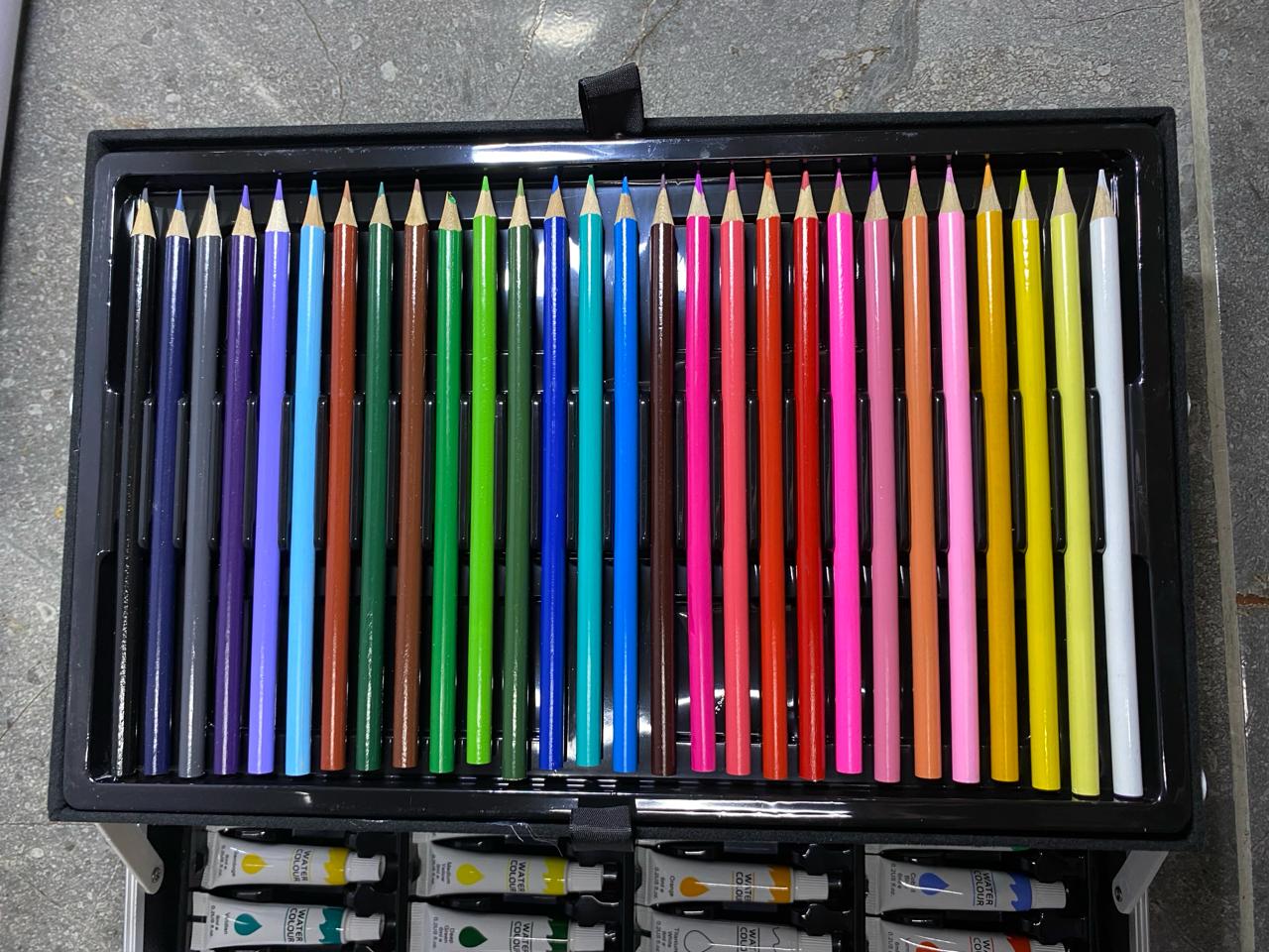 Juego de arte de maleta de 145 piezas